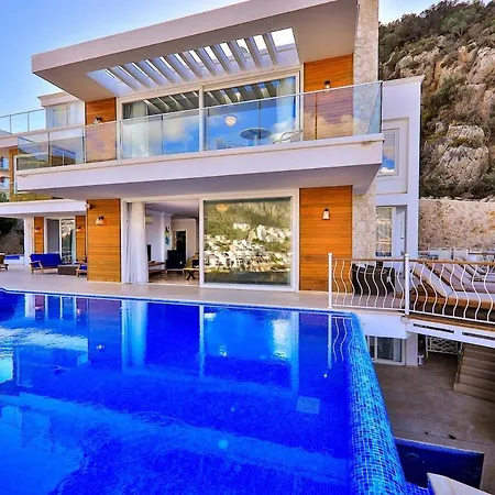 Cennetkoy Kalkan Sleeps 12 Villa