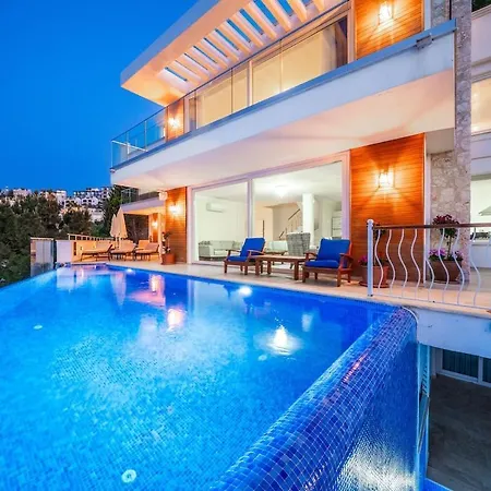 Villa Villa Tuna Kalkan Sleeps 14 *