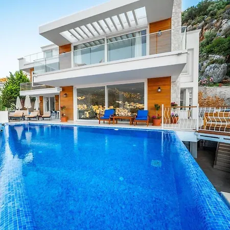 Tuna Kalkan Sleeps 14 Villa