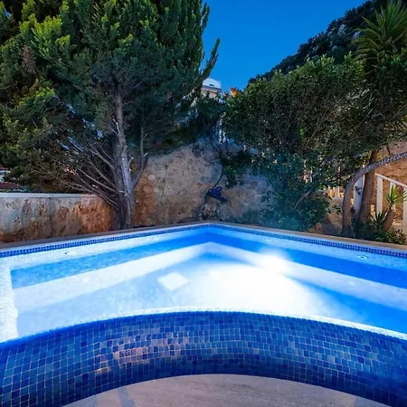 Villa Villa Tuna Kalkan Sleeps 14 *