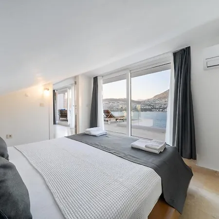 Villa Villa Tuna Kalkan Sleeps 14 *