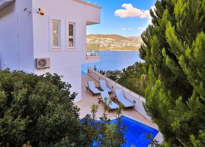 Cennetkoy Kalkan Sleeps 12 Villa