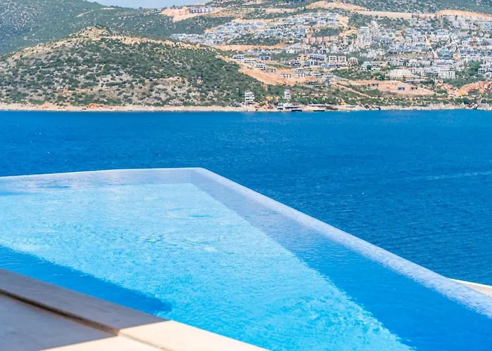 Cennetkoy Kalkan Sleeps 12 Villa